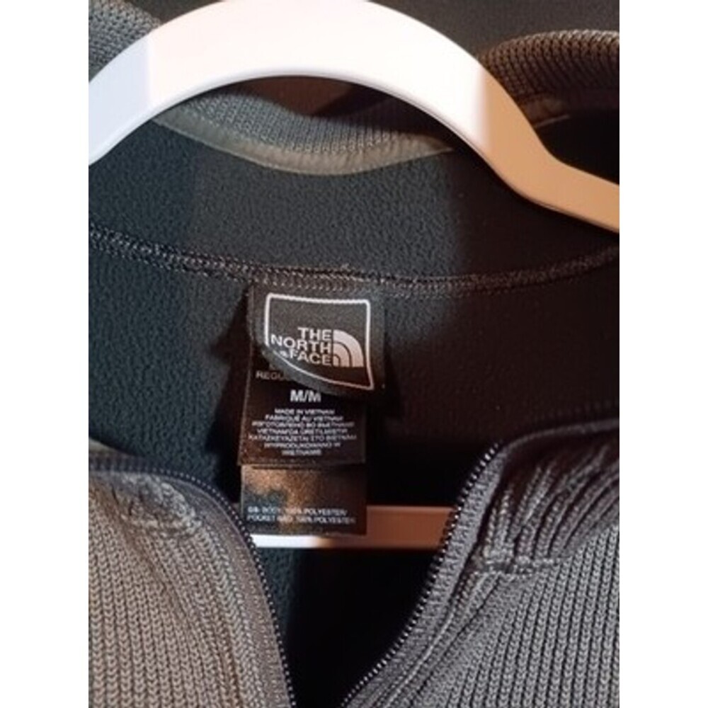 North Face M Gray Ribbed Jacket – Soft Warm Layer, Red Logo, Fall Ready - Picture 5 of 8